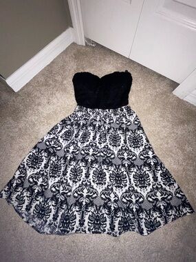 black and gold lace maxi dress Luxury Black V-Neck Mermaid Evening Gown with 3D Lace, Sequins, and Long Sleeves for Women main image 0
